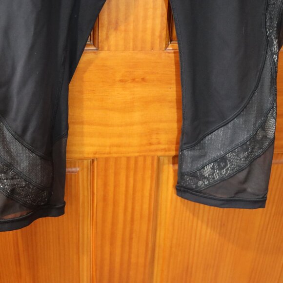 Lululemon Cropped Lace Sheer Detail Leggings Capri 12 - Picture 4 of 13